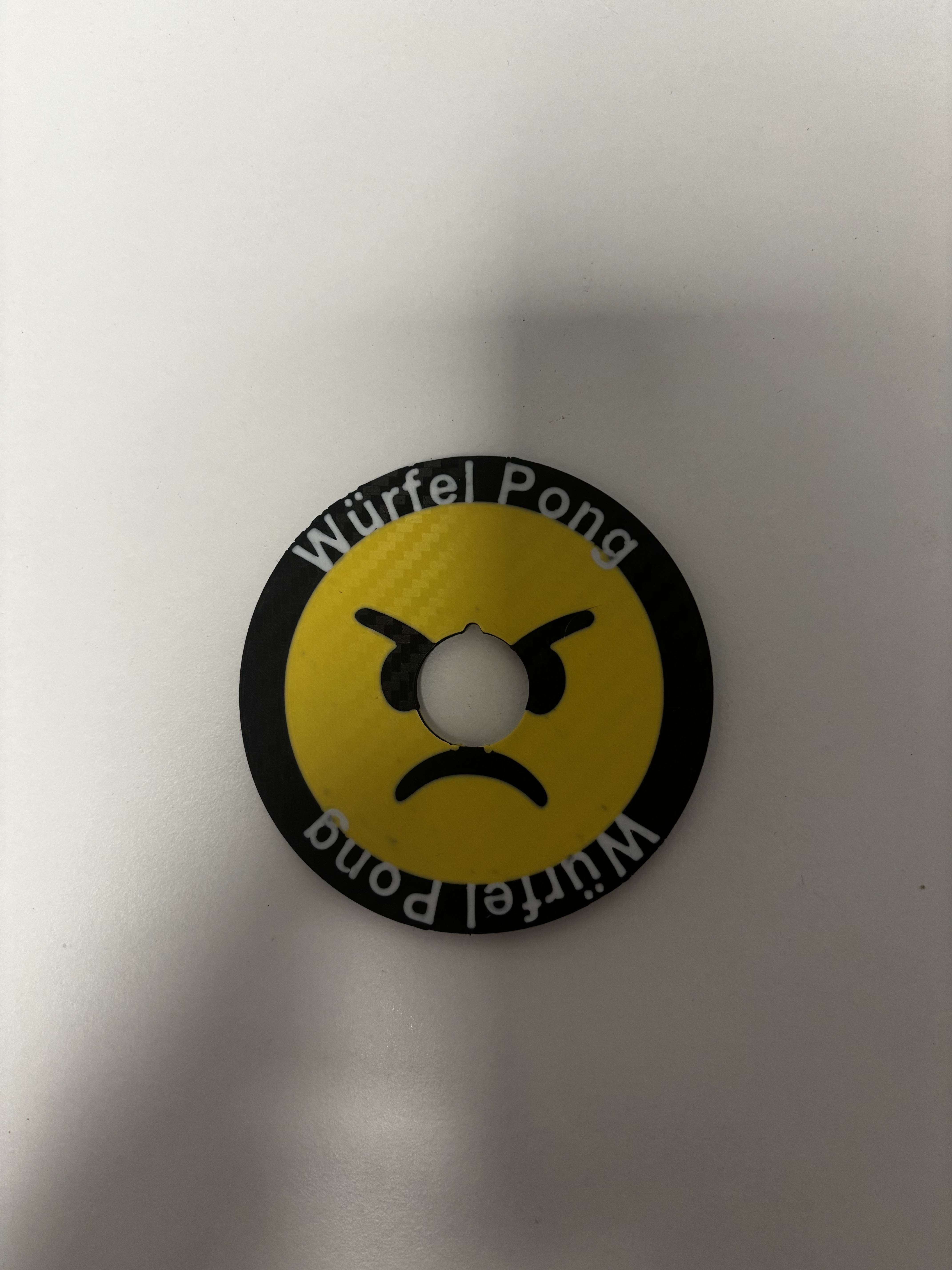 Spieler werfen die Würfel